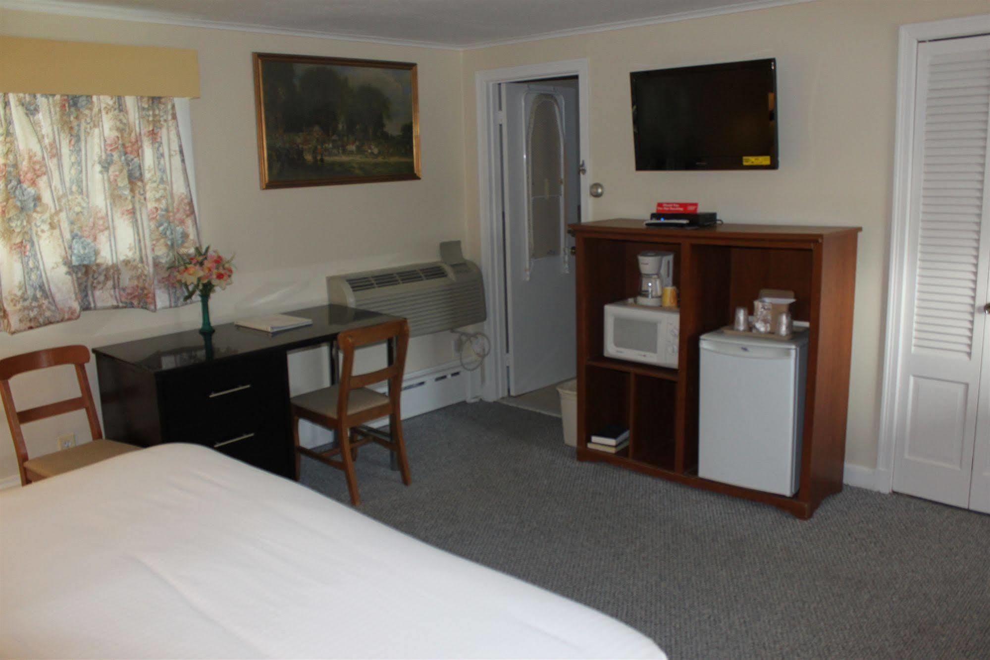 Four Winds Country Motel Manchester Room photo